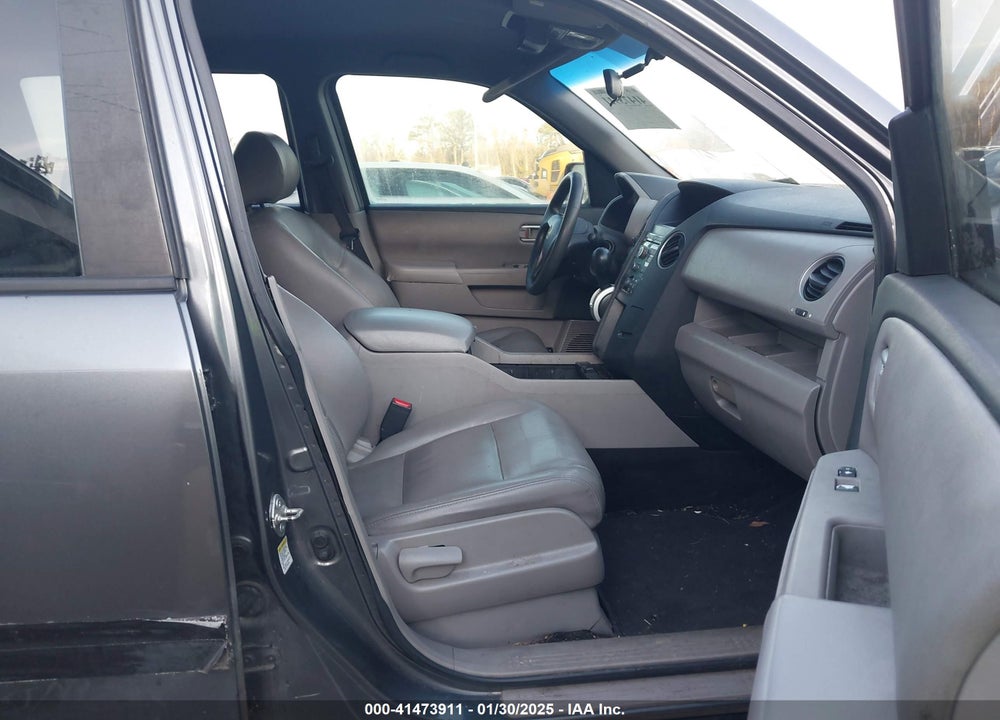 2010 HONDA PILOT LX VIN: 5FNYF4H22AB025807