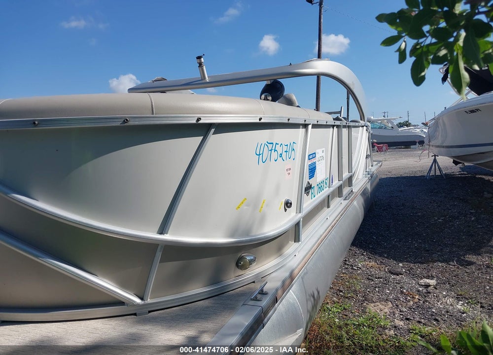 2019 FOREST RIVER BOAT VIN: FRUA5798G819
