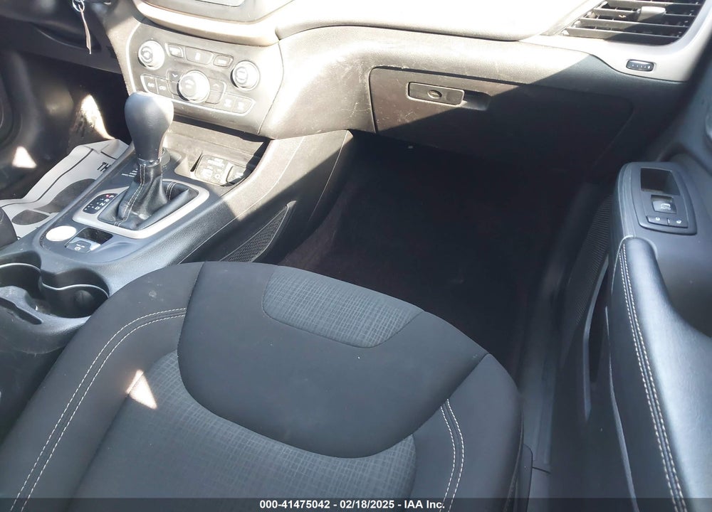 2017 JEEP CHEROKEE LATITUDE 4X4 VIN: 1C4PJMCBXHW529884