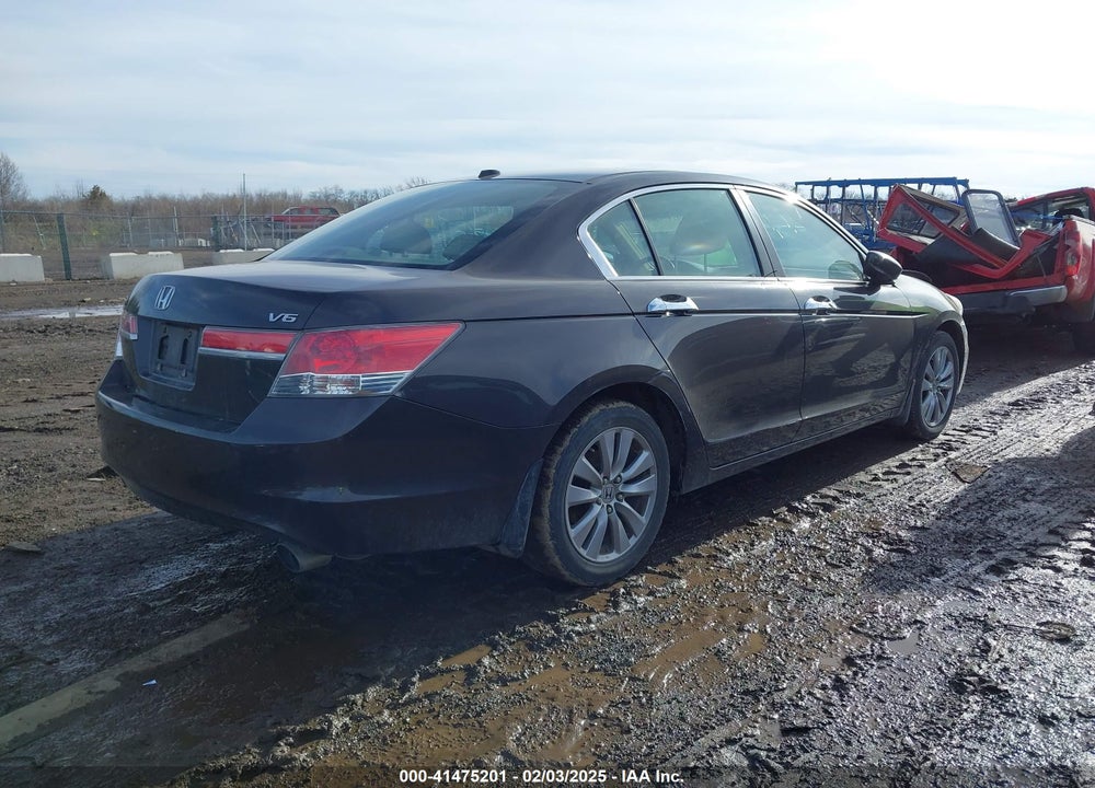2011 HONDA ACCORD VIN: 1HGCP3F84BA004204
