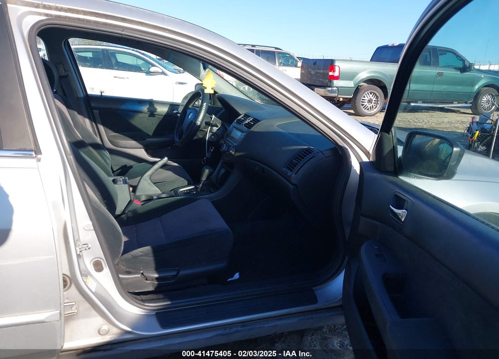 2005 HONDA ACCORD 2.4 LX VIN: 3HGCM56455G703400