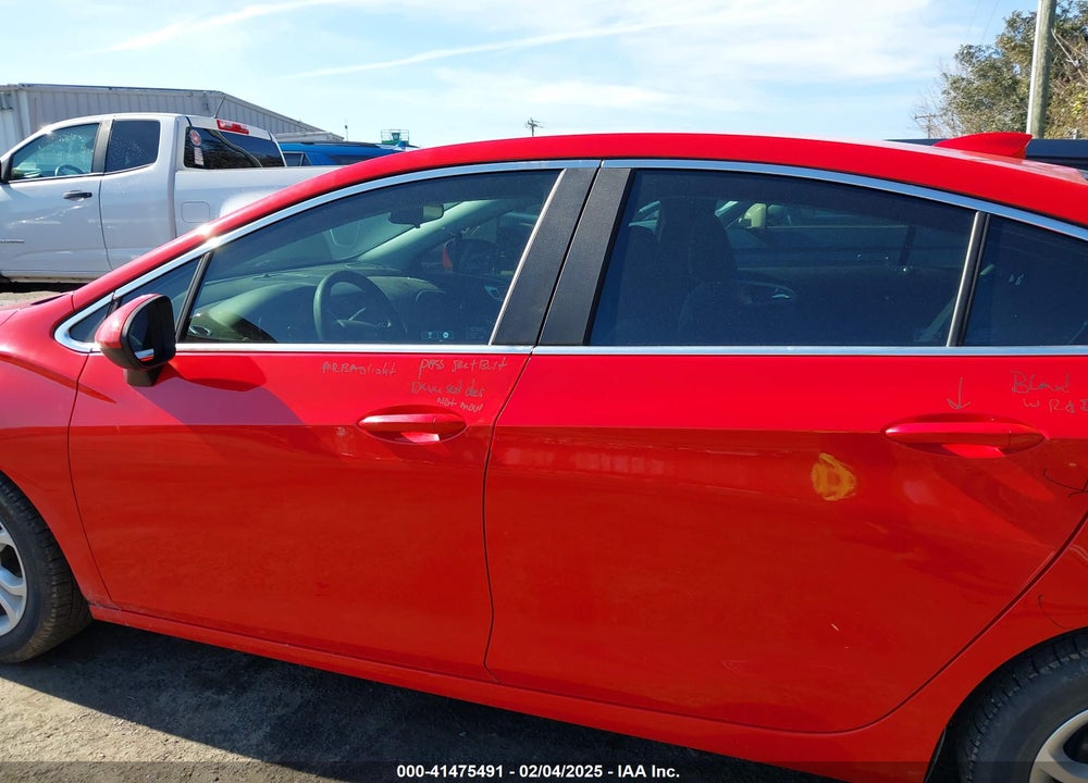 2019 CHEVROLET CRUZE VIN: 1G1BE5SM8K7134247