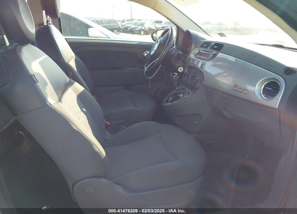 2015 FIAT 500 POP VIN: 3C3CFFAR2FT523161