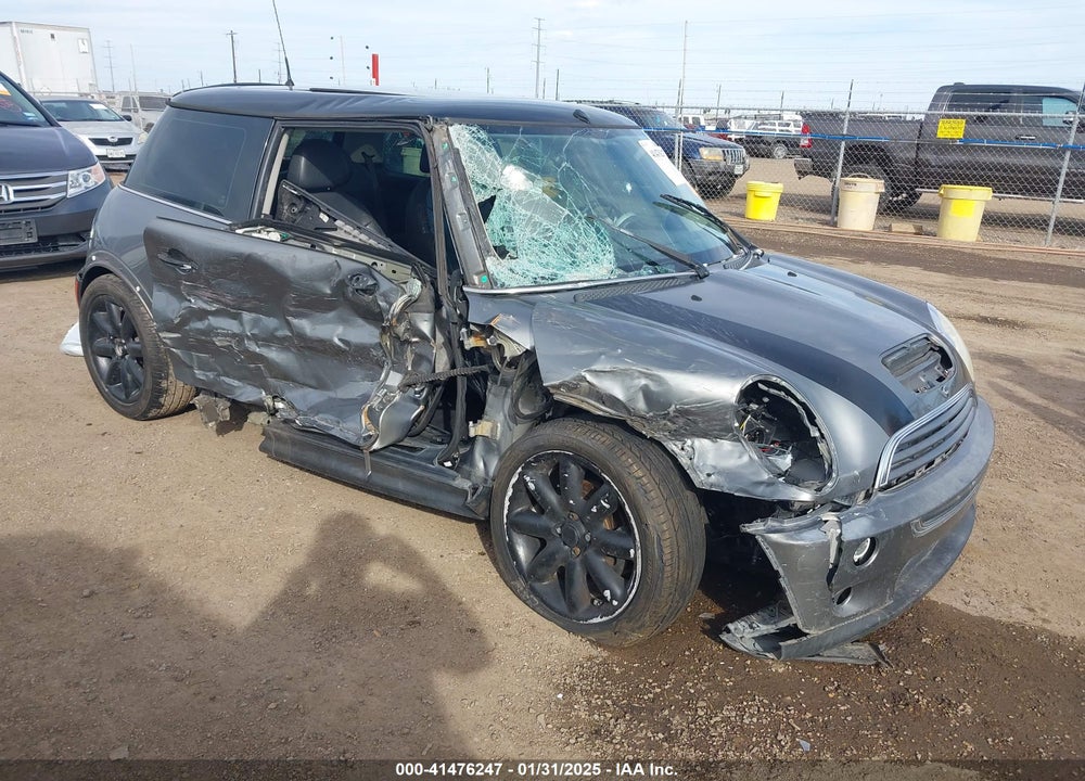 2003 MINI COOPER S VIN: WMWRE334X3TD70450