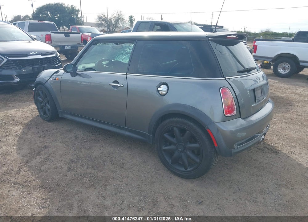 2003 MINI COOPER S VIN: WMWRE334X3TD70450