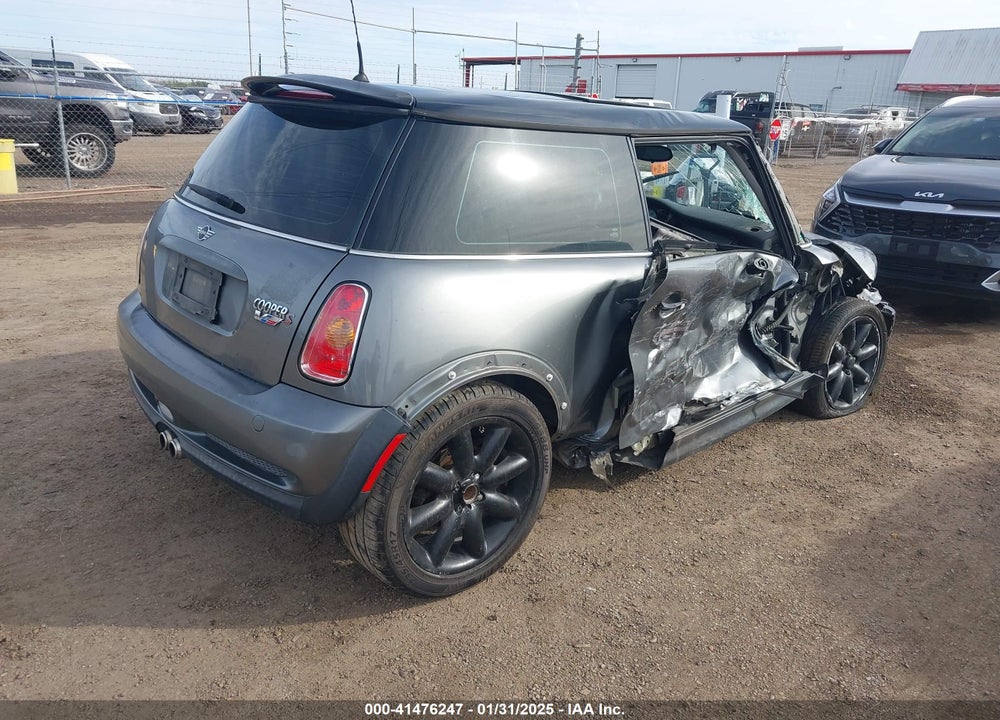 2003 MINI COOPER S VIN: WMWRE334X3TD70450
