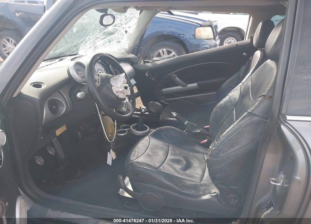 2003 MINI COOPER S VIN: WMWRE334X3TD70450