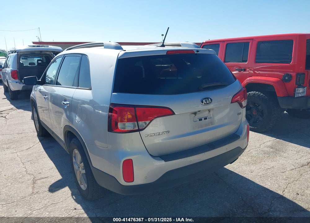 2014 KIA SORENTO VIN: 5XYKT3A68EG521957