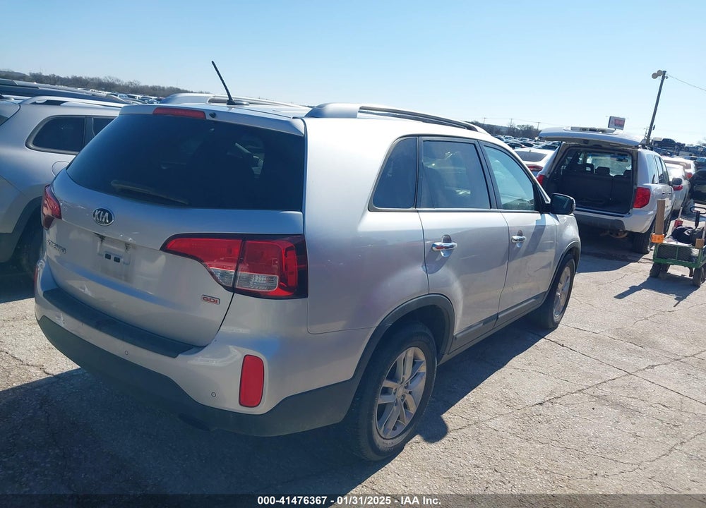 2014 KIA SORENTO VIN: 5XYKT3A68EG521957
