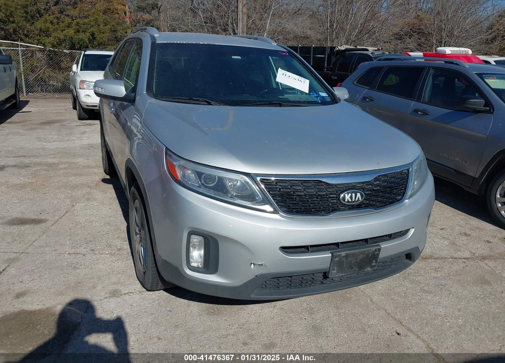 2014 KIA SORENTO VIN: 5XYKT3A68EG521957