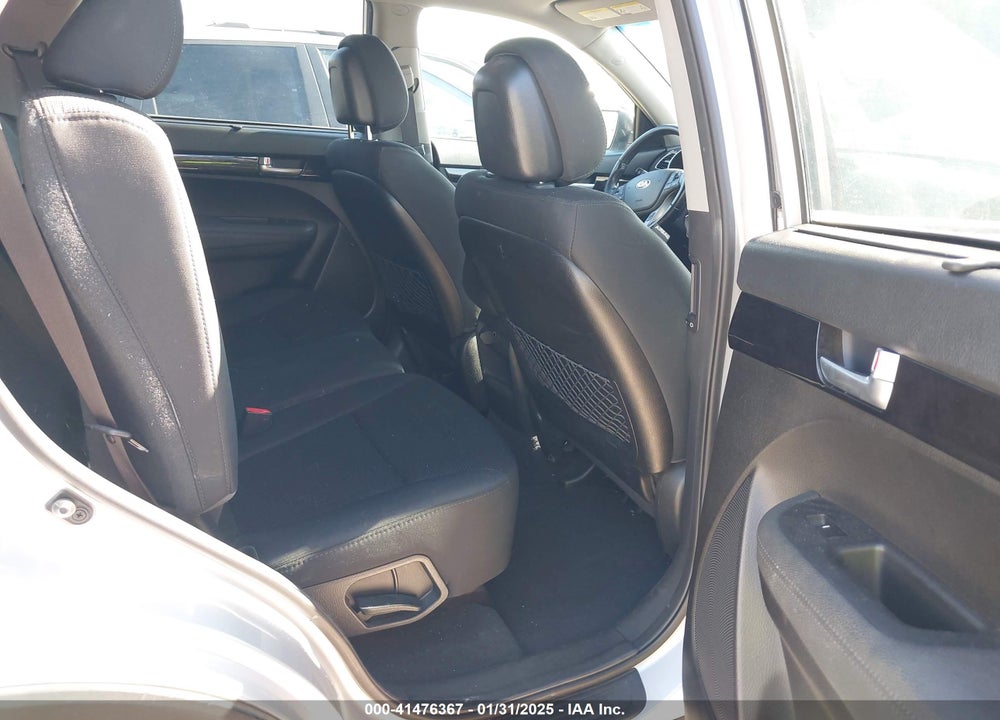 2014 KIA SORENTO VIN: 5XYKT3A68EG521957