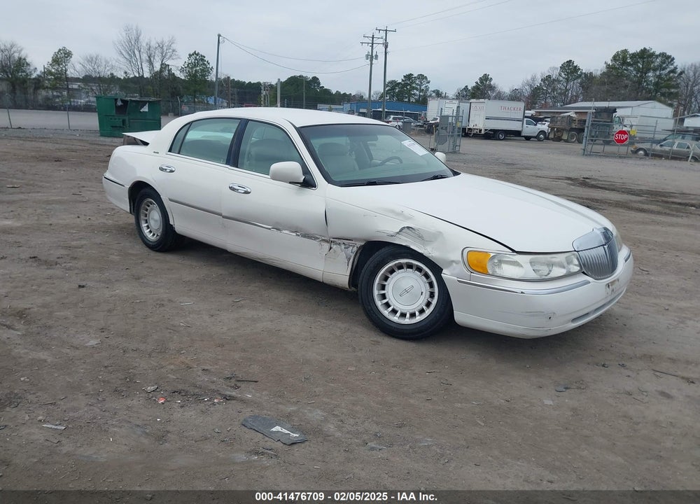 2000 LINCOLN TOWN CAR EXECUTIVE VIN: 1LNHM81W0YY764710