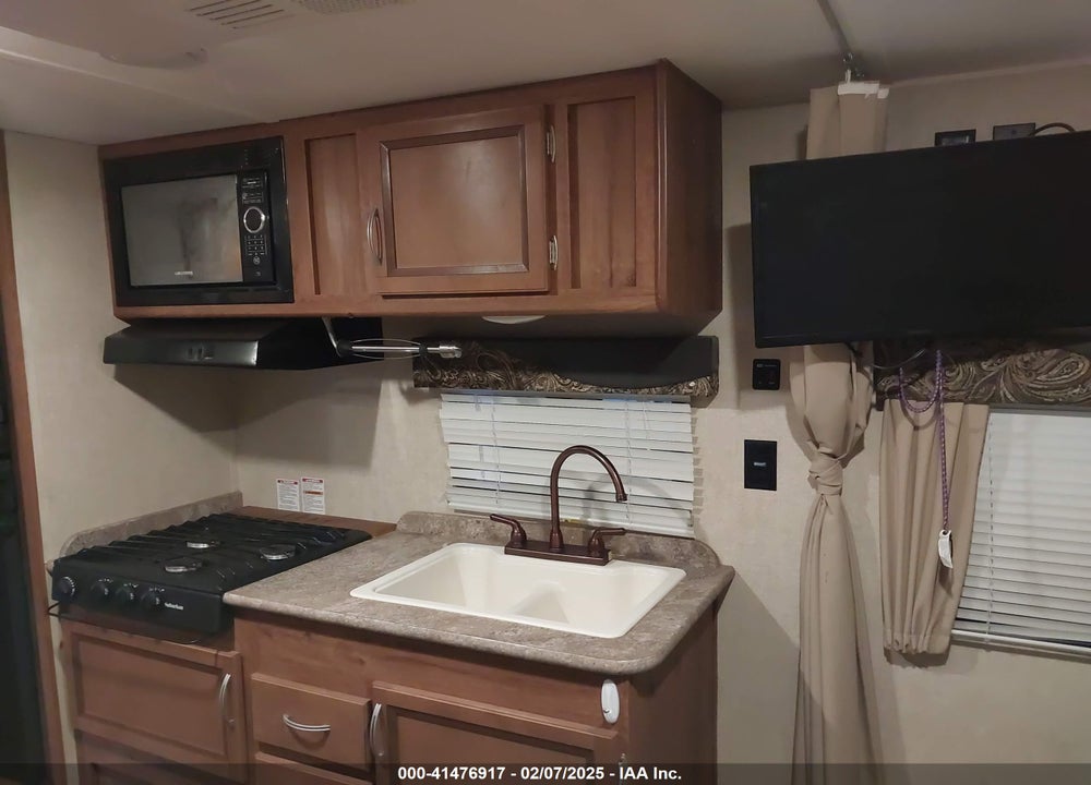 2017 GULF STREAM AMERI-LITE 218MB VIN: 1NL1GTJ2XH1125024
