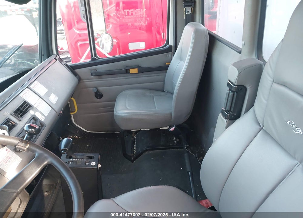 2004 FREIGHTLINER MEDIUM CONVENTIONAL FL80 VIN: 1FVHBXAK04HM51902