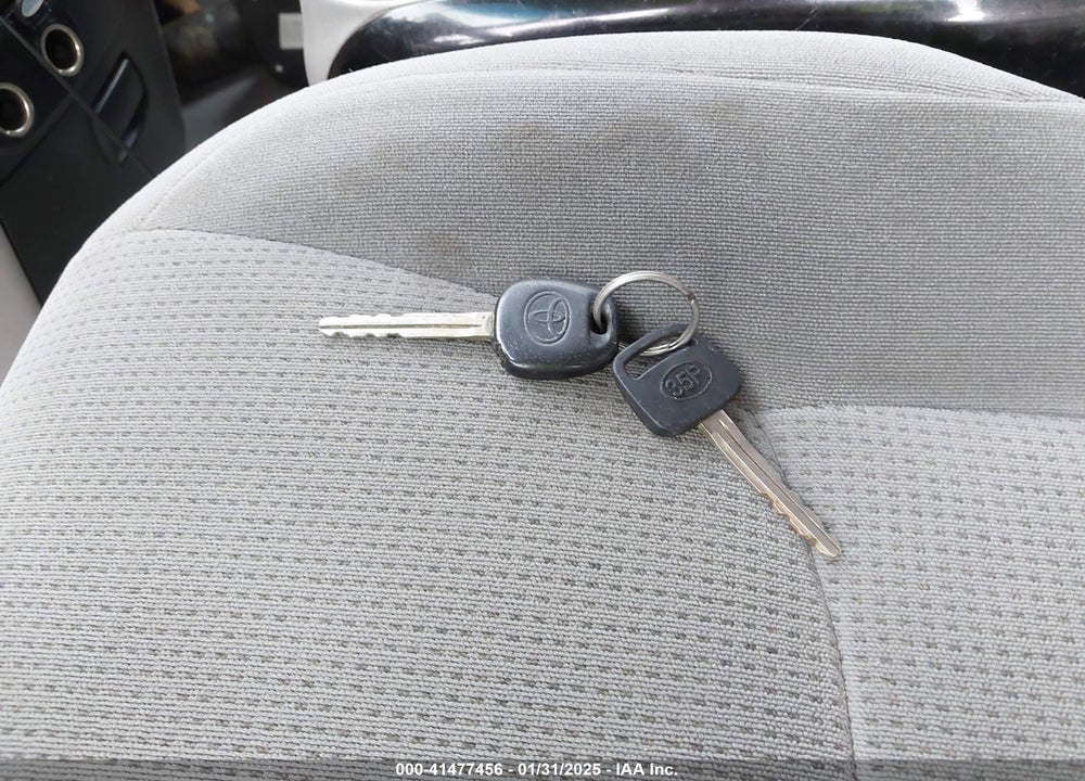 2004 TOYOTA SIENNA LE VIN: 5TDZA23C74S157775