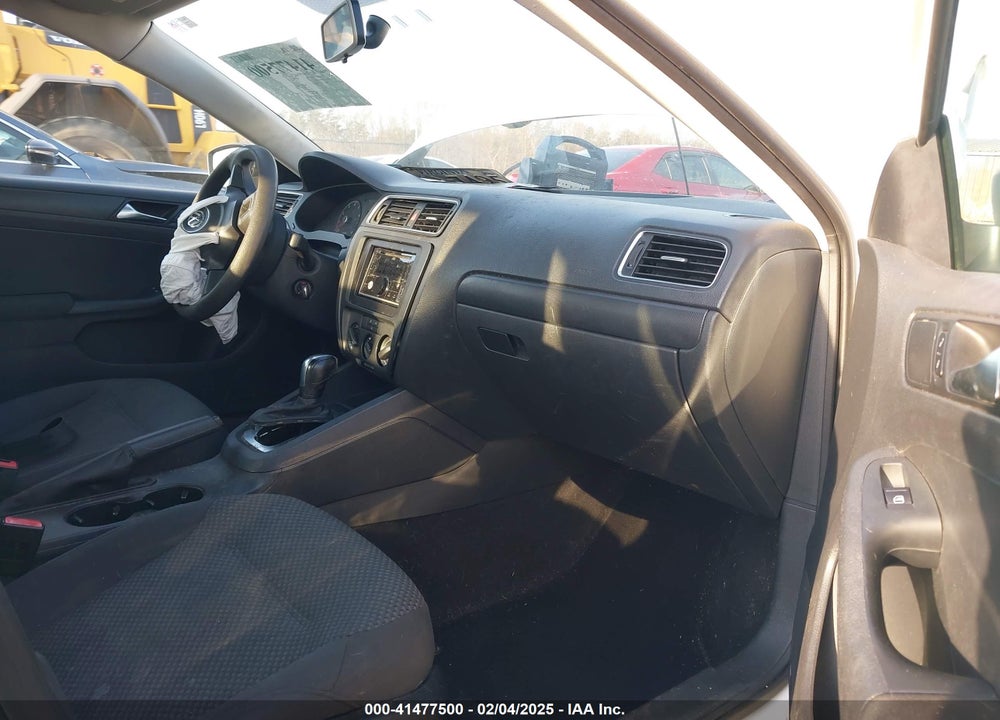 2011 VOLKSWAGEN JETTA 2.0L S VIN: 3VW2K7AJ9BM093570