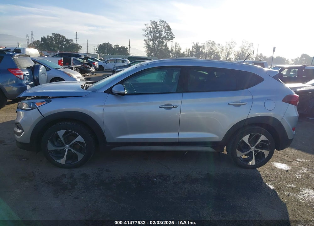 2017 HYUNDAI TUCSON VIN: KM8J33A24HU371773