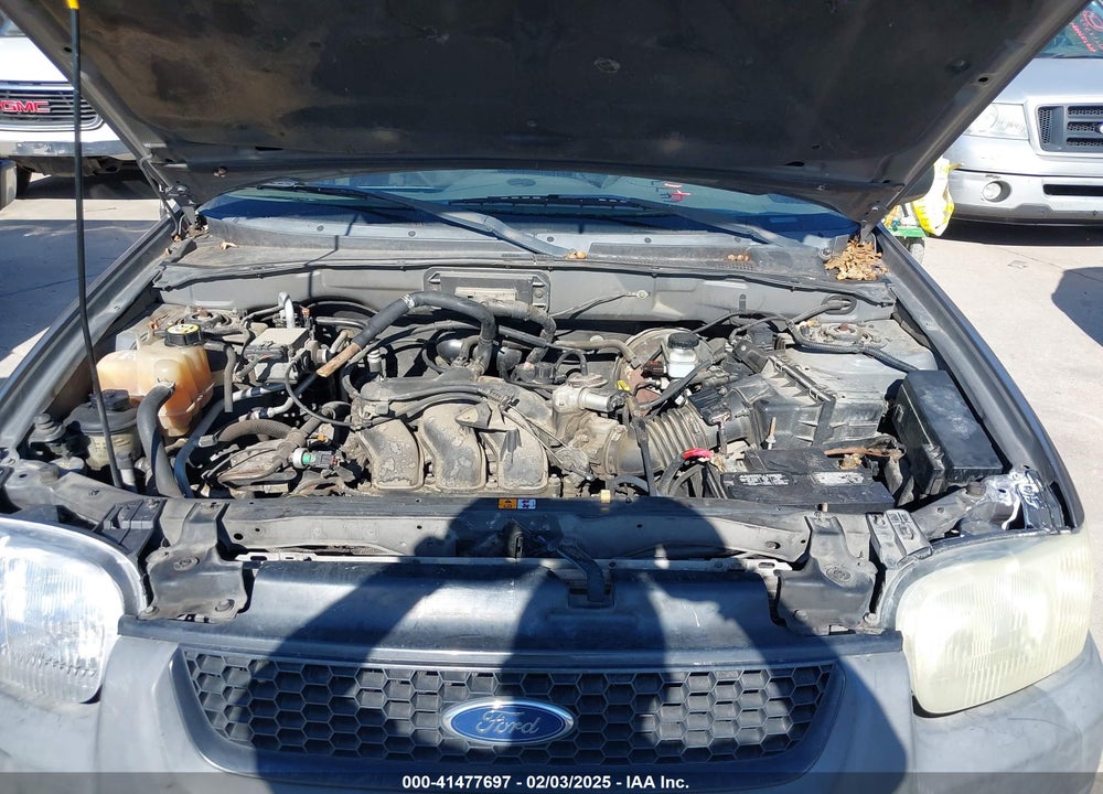 2002 FORD ESCAPE XLS VIN: 1FMYU01112KD12524