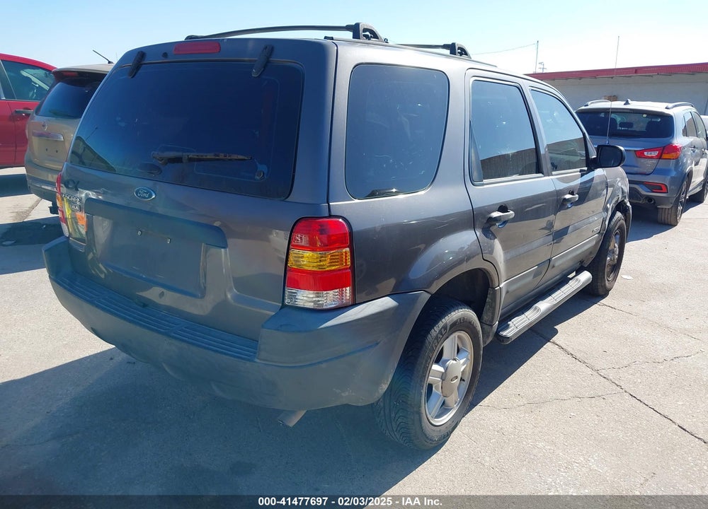 2002 FORD ESCAPE XLS VIN: 1FMYU01112KD12524