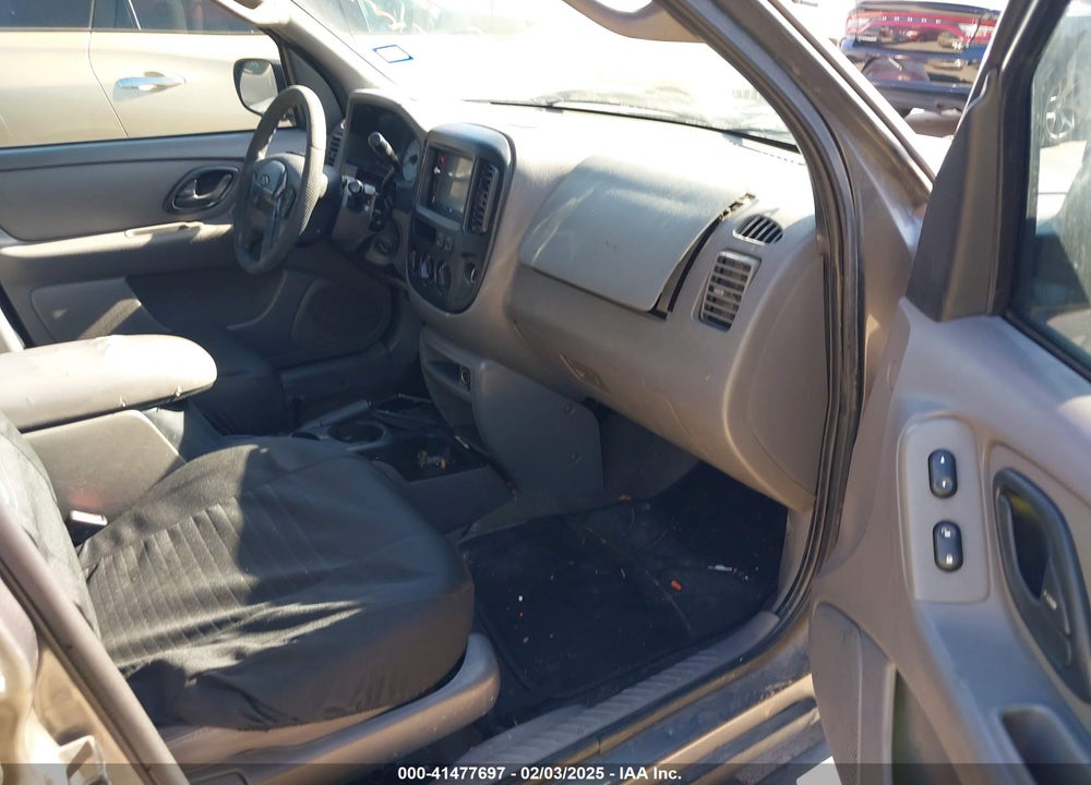 2002 FORD ESCAPE XLS VIN: 1FMYU01112KD12524