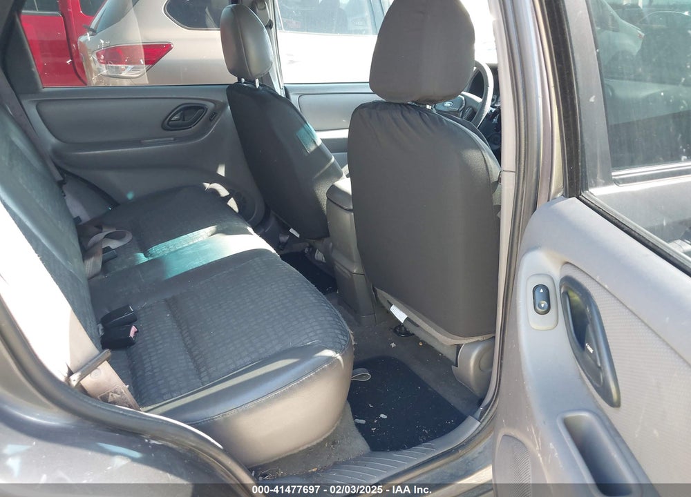 2002 FORD ESCAPE XLS VIN: 1FMYU01112KD12524