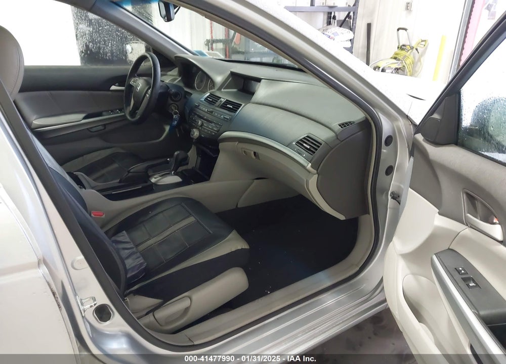 2008 HONDA ACCORD VIN: 1HGCP26818A069451