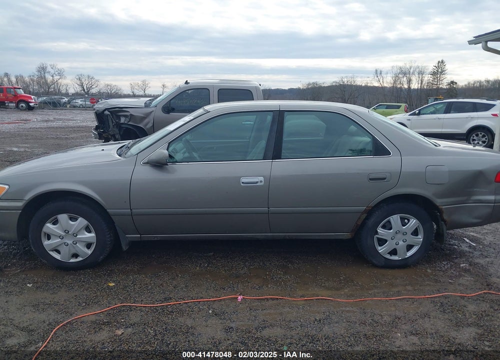 2001 TOYOTA CAMRY CE VIN: 4T1BG22K91U083741