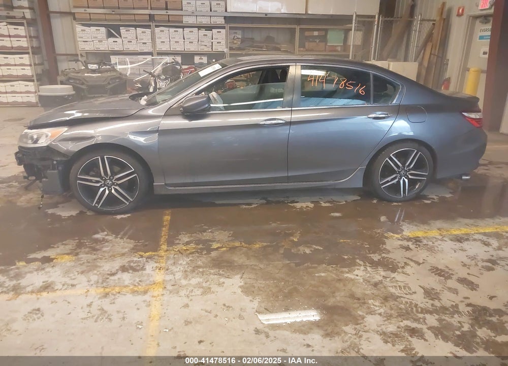 2017 HONDA ACCORD VIN: 1HGCR2F52HA163600