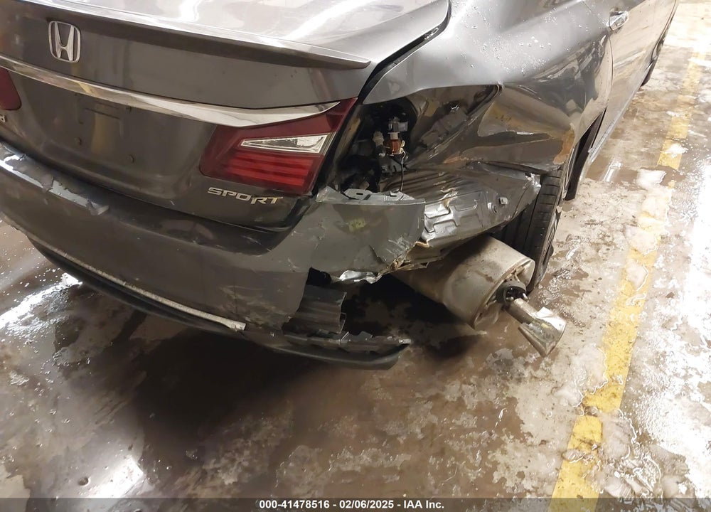 2017 HONDA ACCORD VIN: 1HGCR2F52HA163600