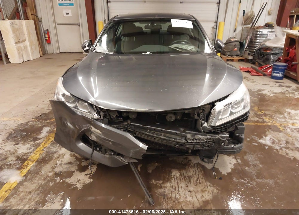 2017 HONDA ACCORD VIN: 1HGCR2F52HA163600