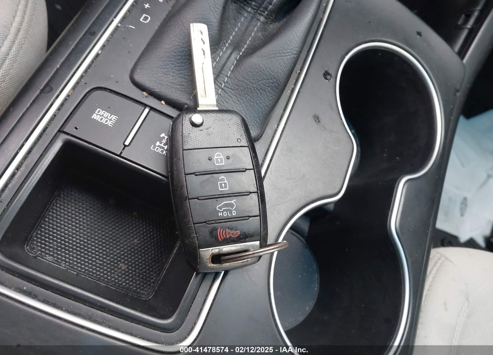 2016 KIA SORENTO 3.3L LX VIN: 5XYPGDA56GG159895