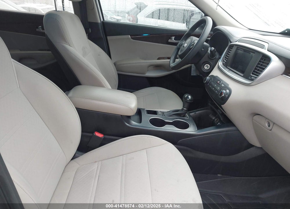 2016 KIA SORENTO 3.3L LX VIN: 5XYPGDA56GG159895