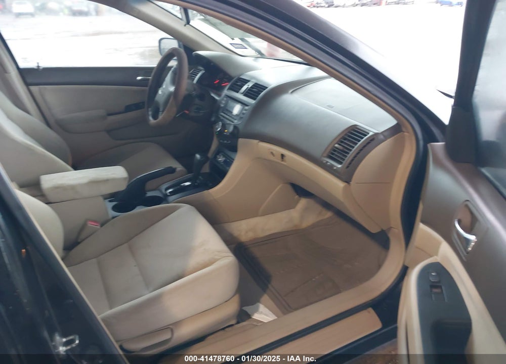 2005 HONDA ACCORD 2.4 LX VIN: 3HGCM56455G704269