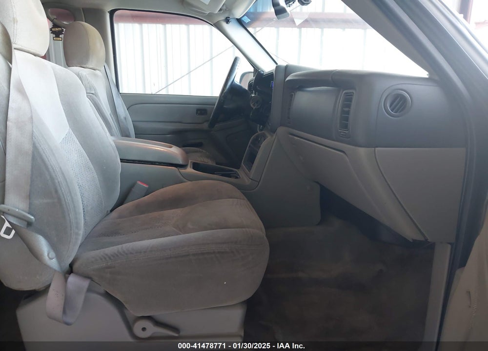 2004 CHEVROLET SUBURBAN 1500 LS VIN: 1GNEC16T14J254800