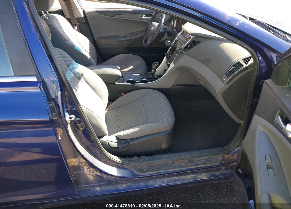 2011 HYUNDAI SONATA VIN: 5NPEB4AC1BH051805
