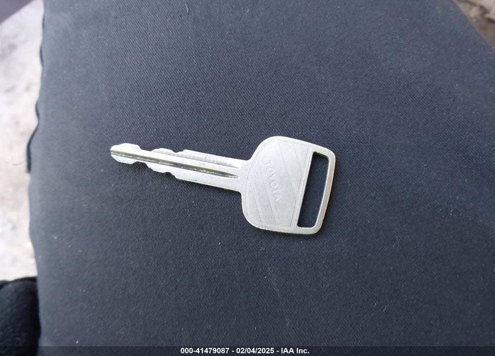2001 TOYOTA ECHO VIN: JTDBT123010177128