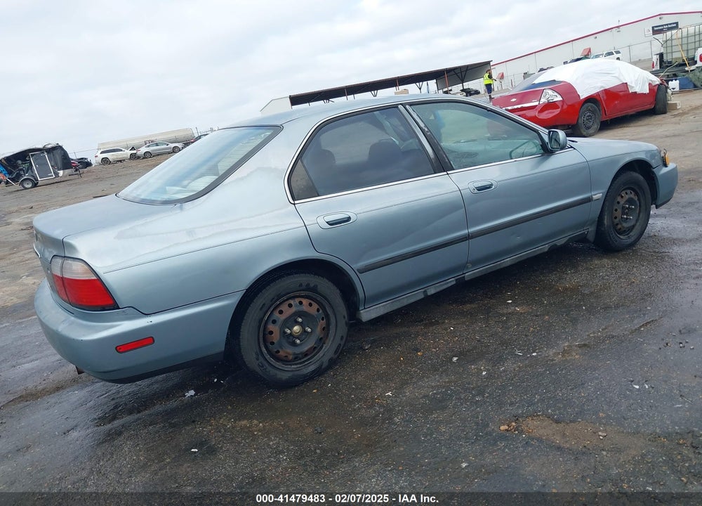 1996 HONDA ACCORD LX/EX VIN: 1HGCD5631TA137402