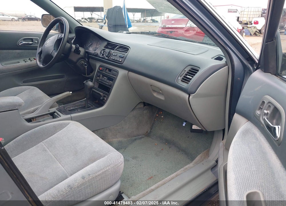1996 HONDA ACCORD LX/EX VIN: 1HGCD5631TA137402