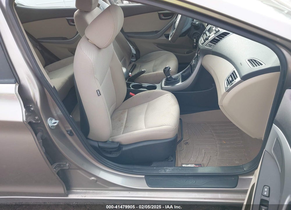 2014 HYUNDAI ELANTRA VIN: 5NPDH4AE4EH529120