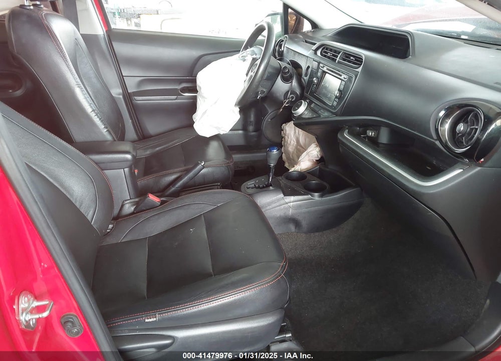 2015 TOYOTA PRIUS C VIN: JTDKDTB34F1100627