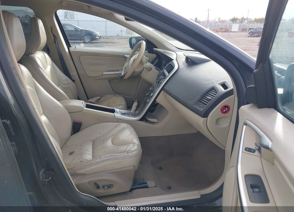 2010 VOLVO XC60 VIN: YV4992DZ1A2084723