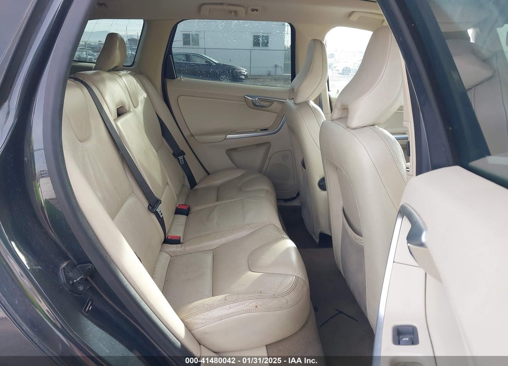 2010 VOLVO XC60 VIN: YV4992DZ1A2084723