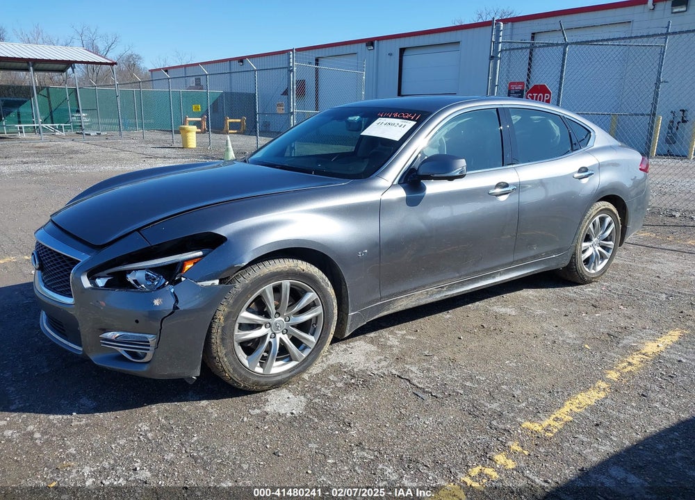 2018 INFINITI Q70 VIN: JN1BY1AR3JM220783