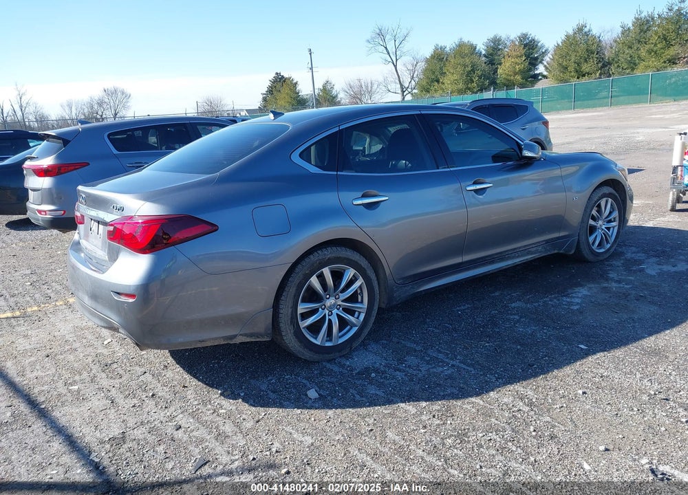 2018 INFINITI Q70 VIN: JN1BY1AR3JM220783