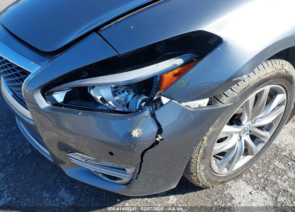 2018 INFINITI Q70 VIN: JN1BY1AR3JM220783