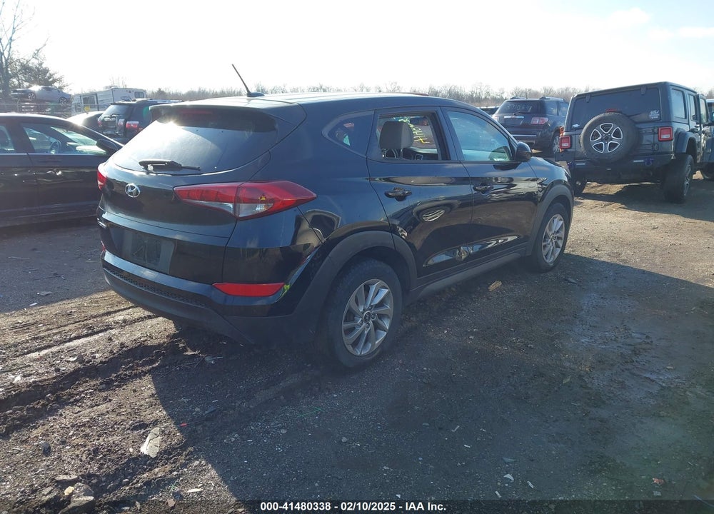 2017 HYUNDAI TUCSON SE VIN: KM8J23A40HU278267