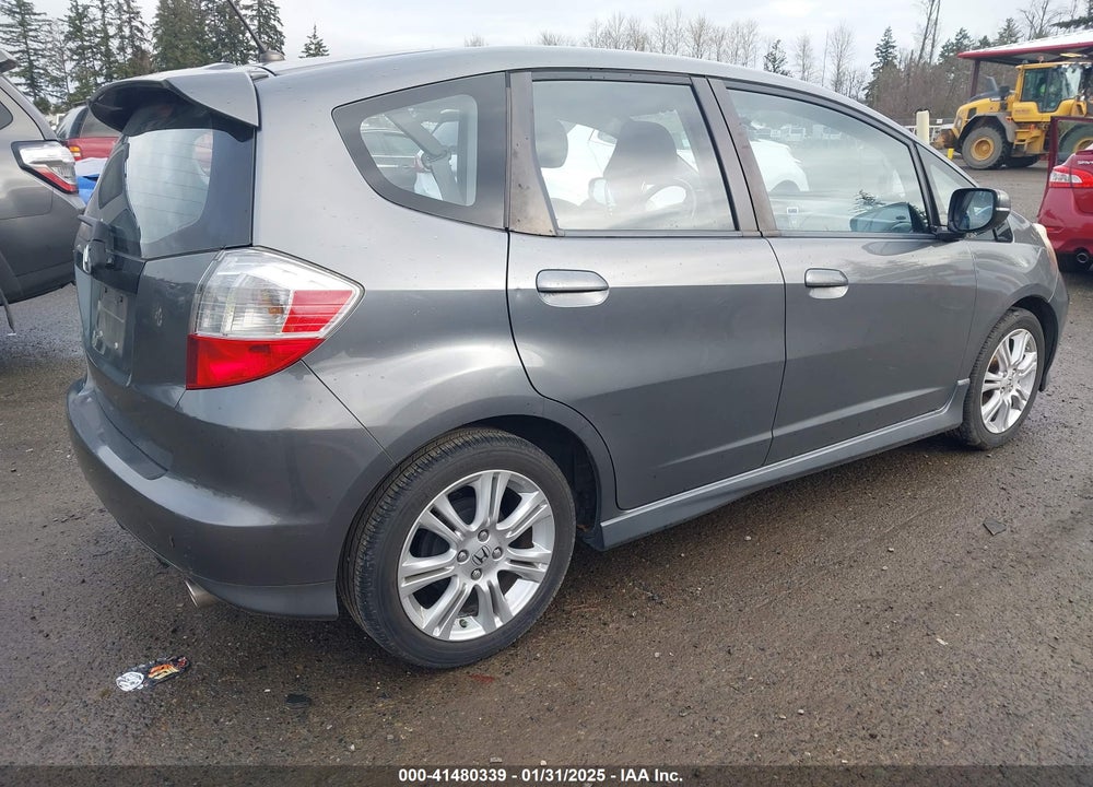2011 HONDA FIT SPORT VIN: JHMGE8H50BC015984