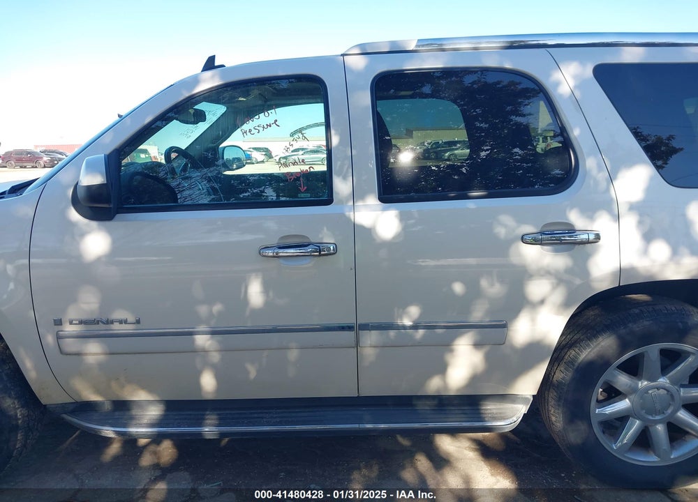 2009 GMC YUKON DENALI VIN: 1GKFC03249R253334