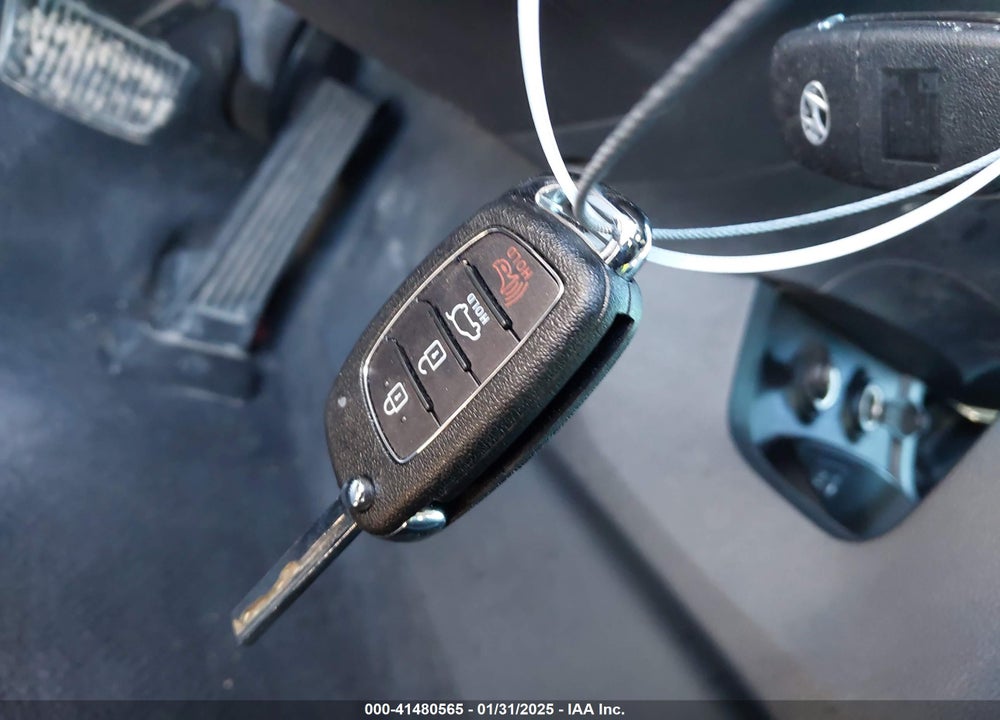 2018 HYUNDAI SANTA FE SE VIN: KM8SM4HF6JU278923