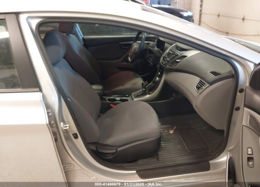 2014 HYUNDAI ELANTRA VIN: 5NPDH4AE0EH510662